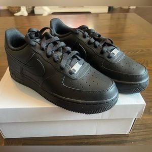 Black Air Force 1 LE